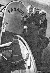 Cardenal Caro subiendo al avión