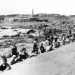 Turistas en La Puntilla, años 1920